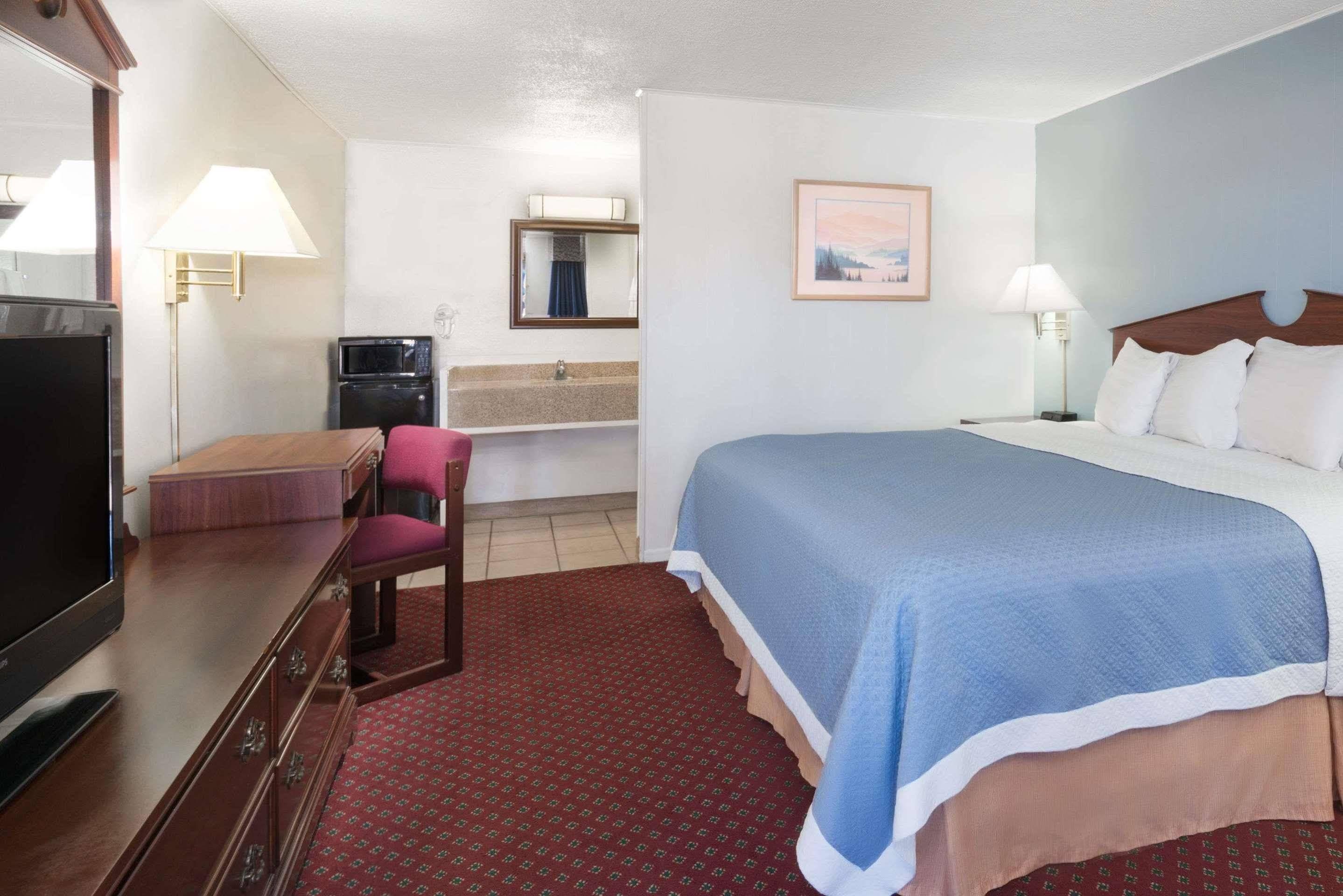 Travelodge By Wyndham Vegas Nm 2*